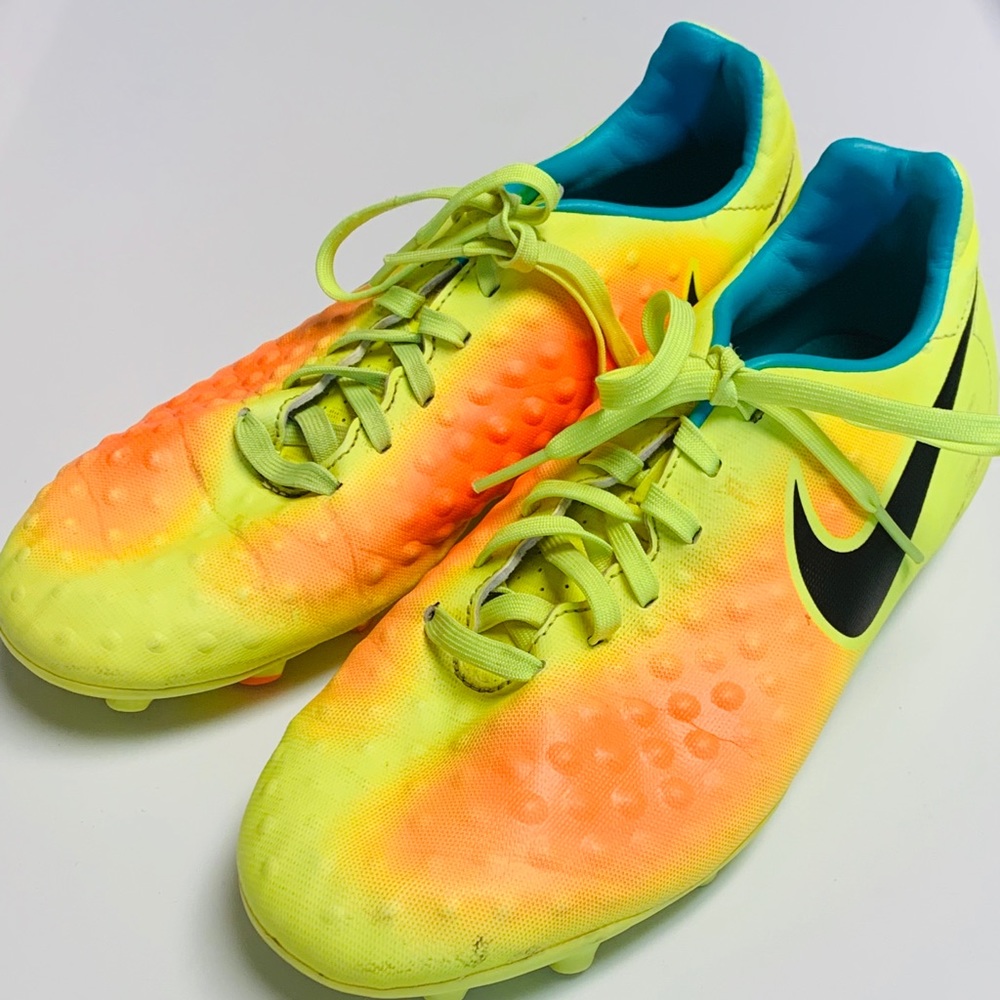 Nike Magista Youth Soccer Cleats — Size 6 - Picture 2 of 7